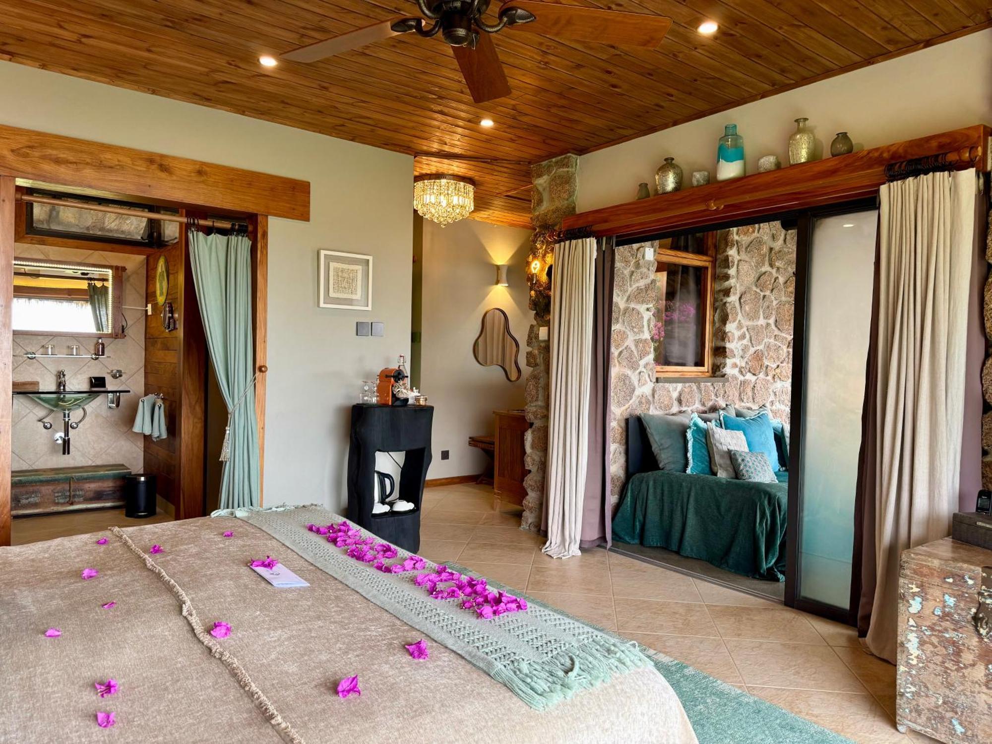 Chateau De Feuilles & Spa - Praslin Island Baie Sainte Anne Exterior foto